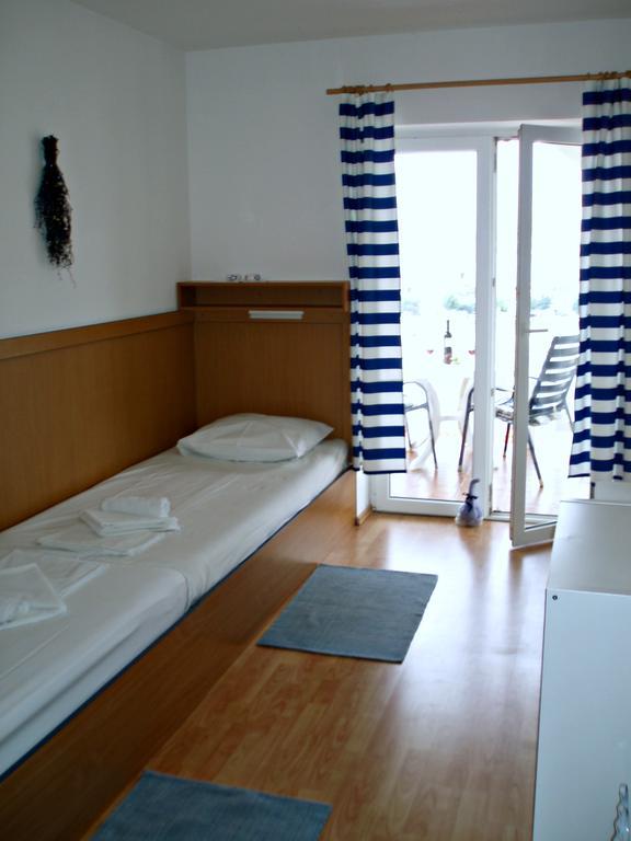 Apartments Tatjana Pag Eksteriør bilde